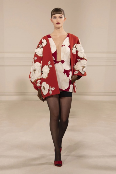 00042-Valentino-Couture-Spring-22-Paris-credit-brand.jpg