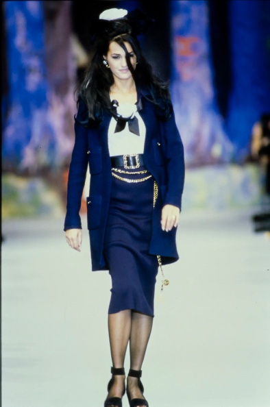 022-chanel-spring-1992-ready-to-wear-015-yasmin-le-bon.jpg