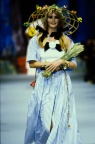 065-chanel-spring-1992-ready-to-wear-059-claudia-schiffer