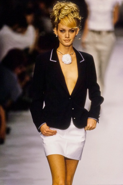052-chanel-spring-1996-ready-to-wear-CN10053311-amber-valletta.jpg