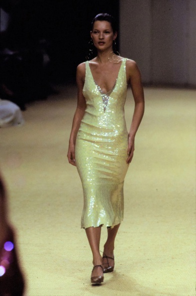 044-chanel-spring-1999-couture-CN10051366-kate-moss.jpg