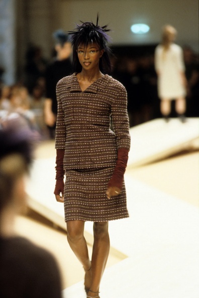 004-chanel-fall-1999-couture-CN10008882-naomi-campbell.jpg