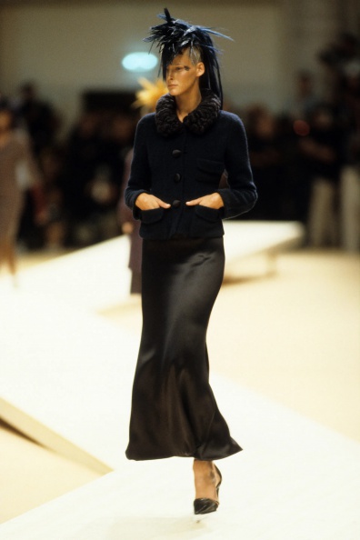 007-chanel-fall-1999-couture-CN10008839-carmen-kass.jpg