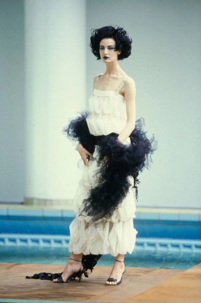 052-chanel-fall-2000-couture-CN10051345-erin-oconnor.jpg