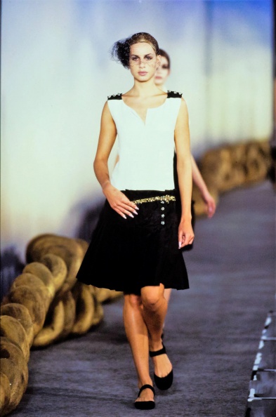 028-chanel-spring-2001-couture-CN10051447-mariana-weickert.jpg