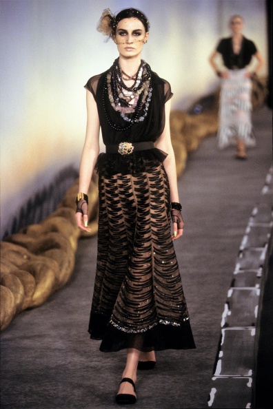 050-chanel-spring-2001-couture-CN10010914-erin-oconnor.jpg