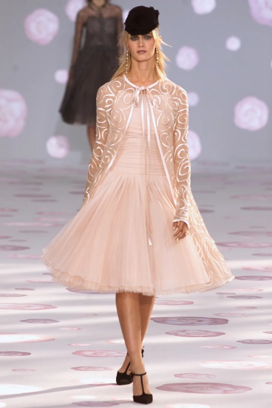 033-chanel-spring-2002-couture-valerie-sipp-0A464F09D4D8C60A4BC4198881BE77A0.jpg