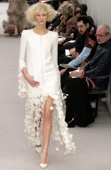 chanel-spring-2004-couture-00320h-malin-persson.jpg