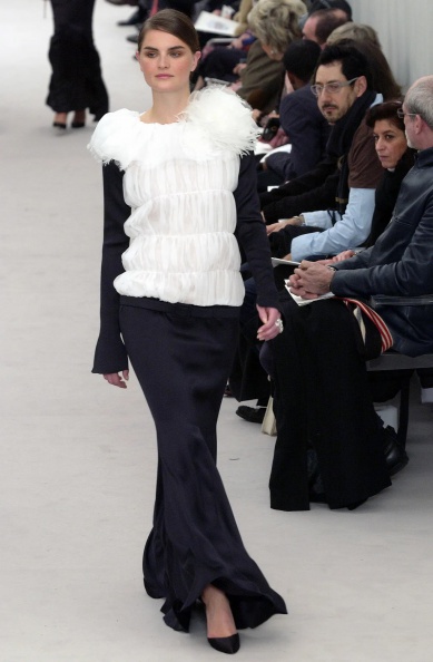 chanel-spring-2004-couture-00480h-anouck-lepere.jpg