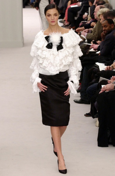 chanel-spring-2004-couture-00530h-mariacarla-boscono.jpg