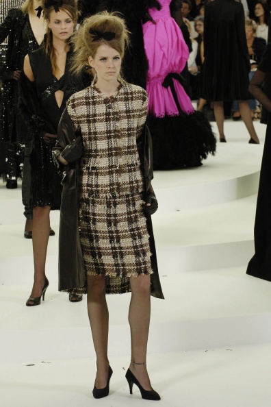 chanel-fall-2005-couture-00100h-michaela-hlavackova.jpg