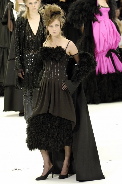 chanel-fall-2005-couture-00260h-anne-catherine-lacroix.jpg