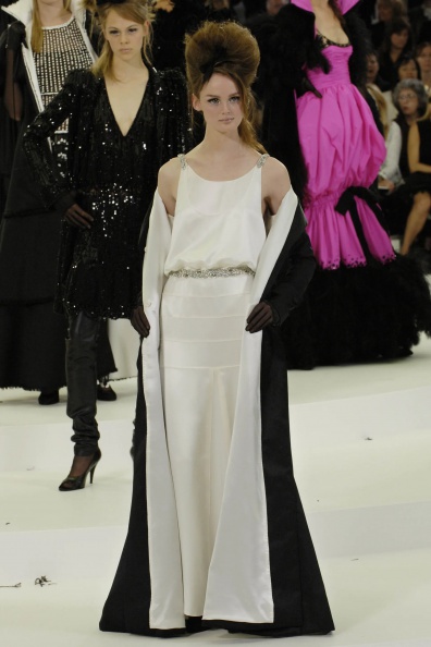 chanel-fall-2005-couture-00310h-lisa-cant.jpg