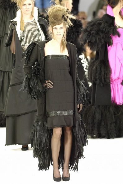 chanel-fall-2005-couture-00370h-luca-gadjus.jpg