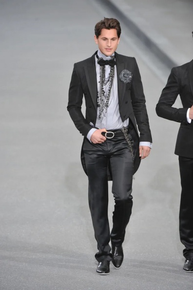Chanel-Spring-2009-Ready-to-Wear (70).jpg