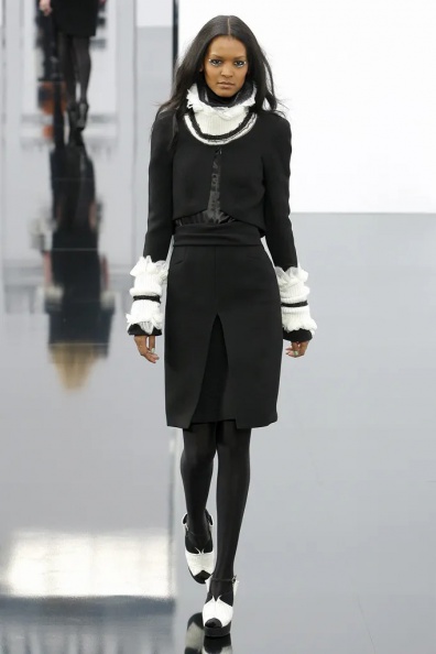 Chanel-Fall-2009 Ready-to-Wear (4).jpg