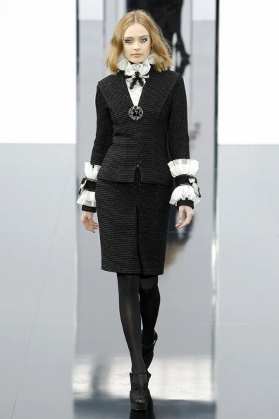 Chanel-Fall-2009 Ready-to-Wear (8).jpg