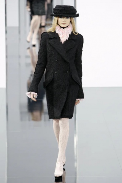 Chanel-Fall-2009 Ready-to-Wear (25).jpg