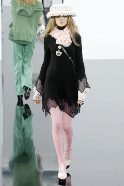 Chanel-Fall-2009 Ready-to-Wear (26).jpg