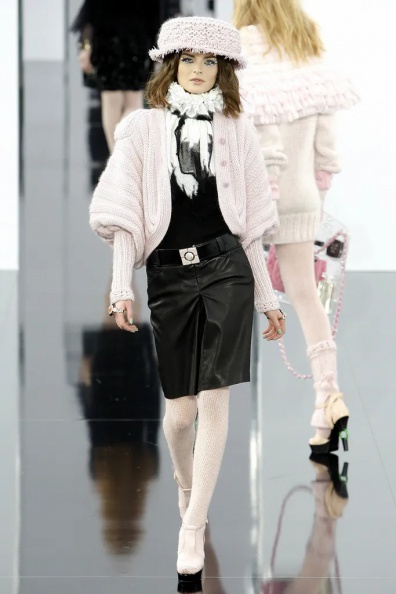 Chanel-Fall-2009 Ready-to-Wear (29).jpg