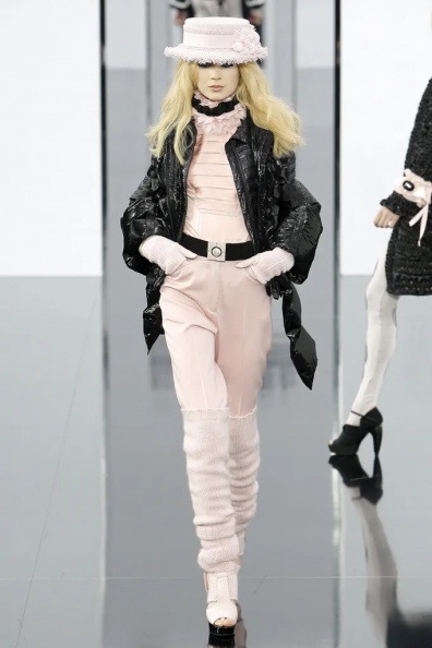 Chanel-Fall-2009 Ready-to-Wear (37).jpg