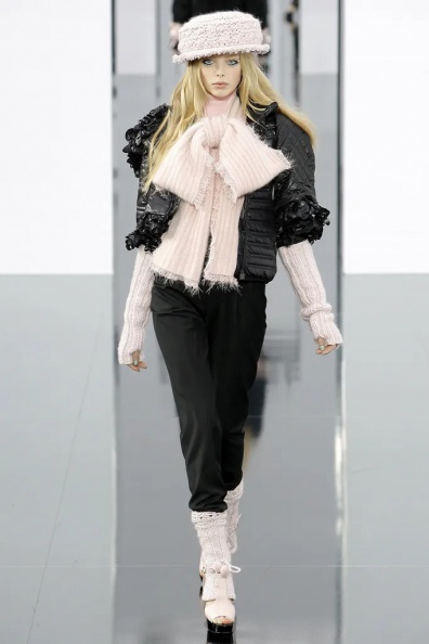 Chanel-Fall-2009 Ready-to-Wear (38).jpg