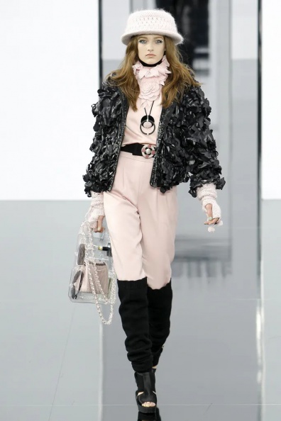Chanel-Fall-2009 Ready-to-Wear (39).jpg