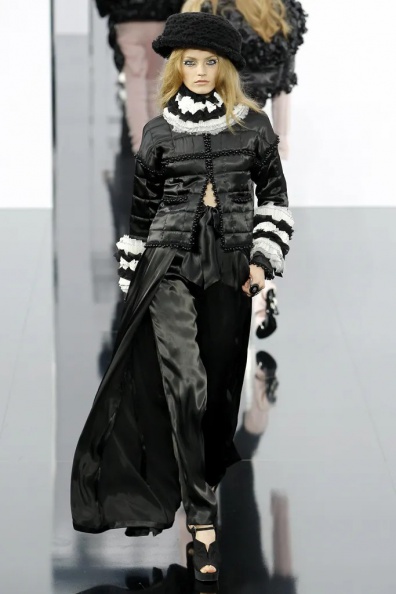 Chanel-Fall-2009 Ready-to-Wear (40).jpg