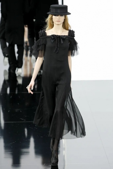 Chanel-Fall-2009 Ready-to-Wear (50).jpg
