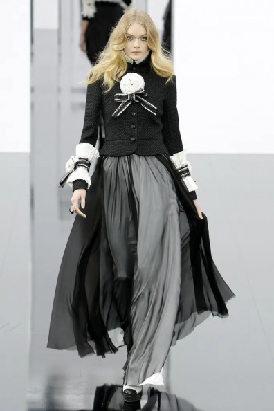 Chanel-Fall-2009 Ready-to-Wear (56).jpg