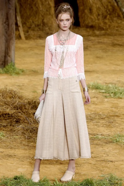 Chanel-Spring-2010-Ready-to-Wear (12).jpg