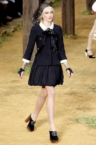 Chanel-Spring-2010-Ready-to-Wear (21).jpg