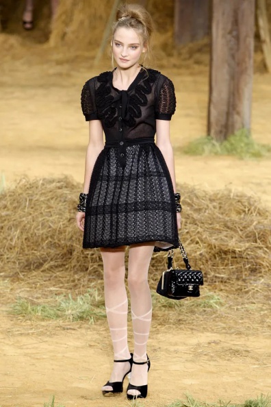 Chanel-Spring-2010-Ready-to-Wear (22).jpg