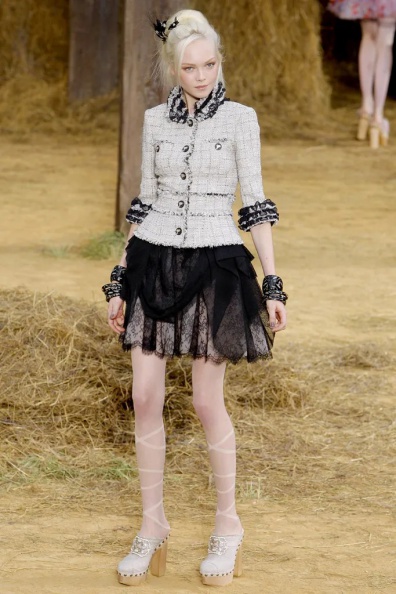 Chanel-Spring-2010-Ready-to-Wear (54).jpg
