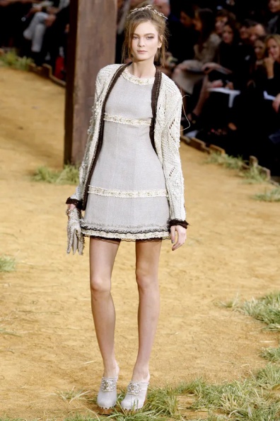 Chanel-Spring-2010-Ready-to-Wear (60).jpg
