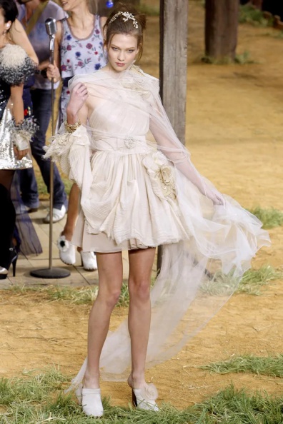 Chanel-Spring-2010-Ready-to-Wear (68).jpg