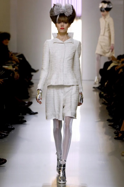 Chanel-Spring-2010-Couture (1).jpg