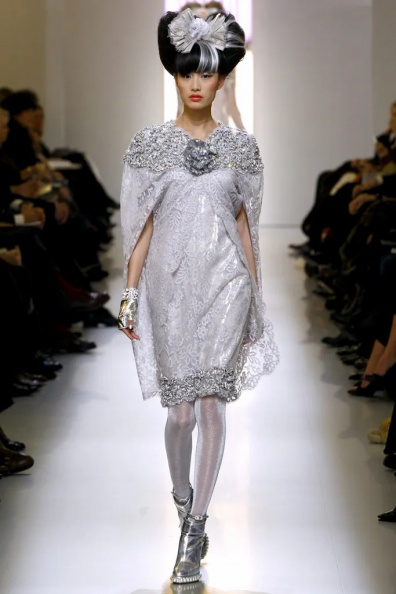 Chanel-Spring-2010-Couture (26).jpg