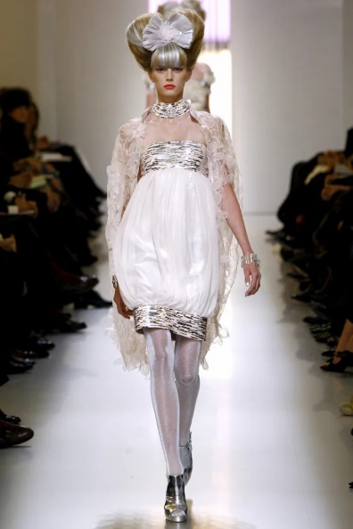 Chanel-Spring-2010-Couture (29).jpg