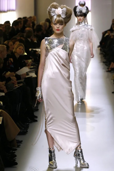 Chanel-Spring-2010-Couture (55).jpg