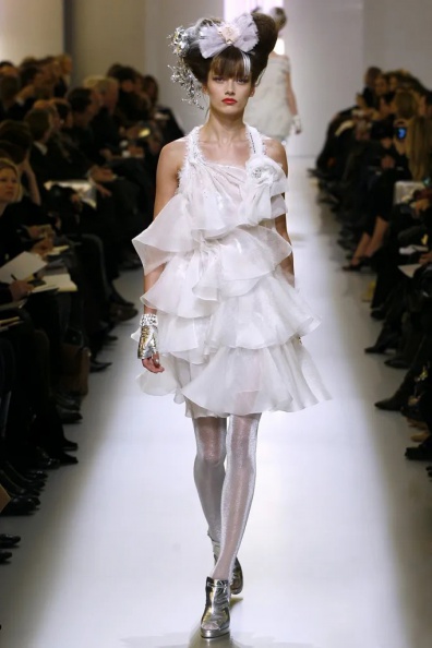 Chanel-Spring-2010-Couture (58).jpg