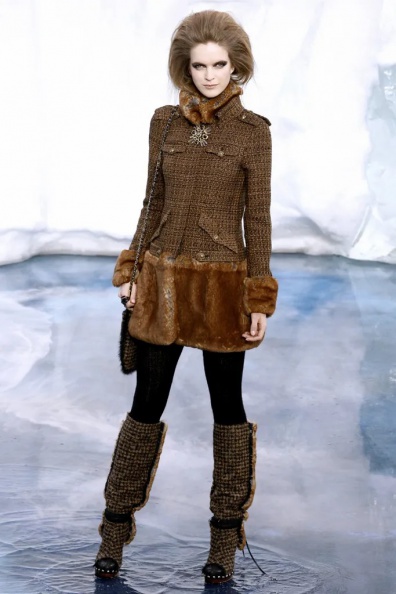 Chanel-Fall-2010 Ready-to-Wear (8).jpg