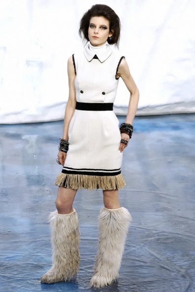 Chanel-Fall-2010 Ready-to-Wear (20).jpg