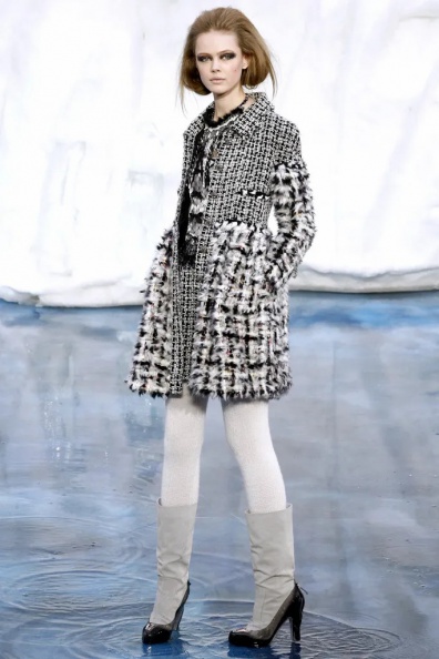 Chanel-Fall-2010 Ready-to-Wear (24).jpg