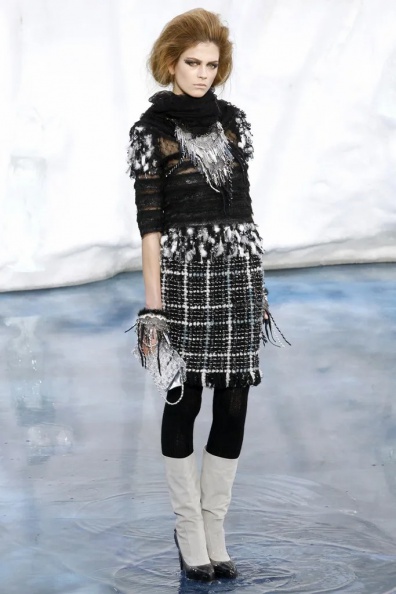 Chanel-Fall-2010 Ready-to-Wear (38).jpg