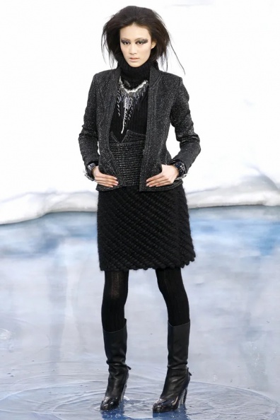 Chanel-Fall-2010 Ready-to-Wear (48).jpg