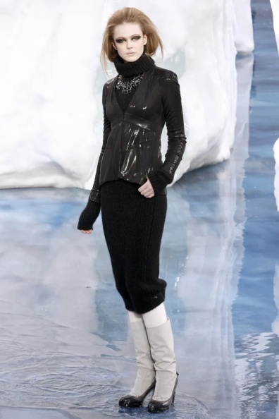 Chanel-Fall-2010 Ready-to-Wear (49).jpg