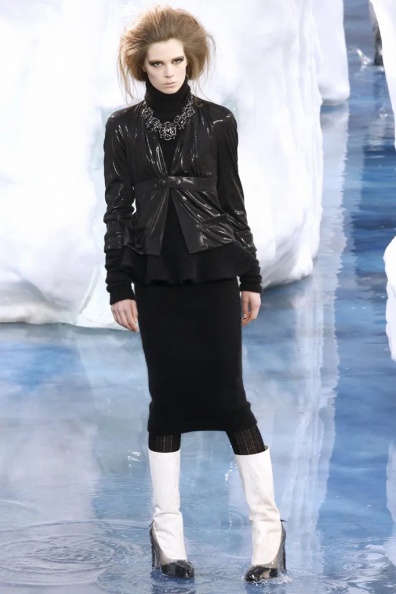 Chanel-Fall-2010 Ready-to-Wear (50).jpg