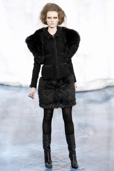 Chanel-Fall-2010 Ready-to-Wear (51).jpg