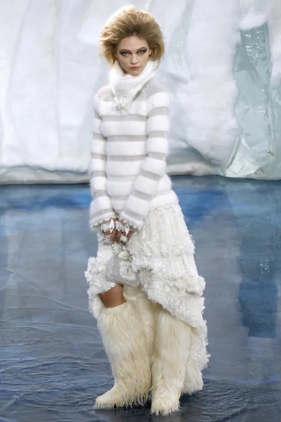 Chanel-Fall-2010 Ready-to-Wear (76).jpg